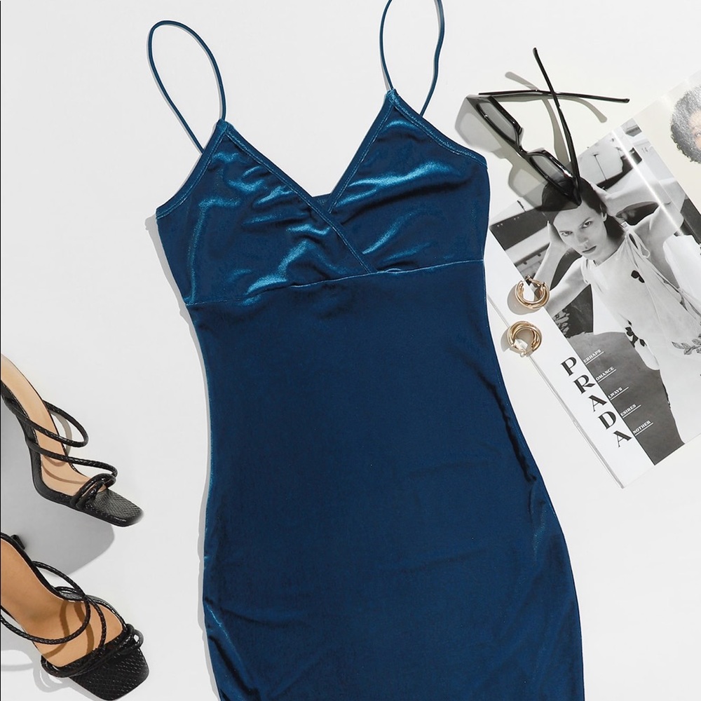 Bodycon velvet blue dress